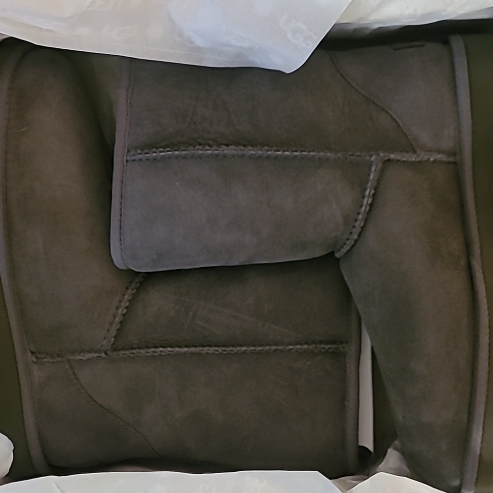 UGG classic short in gray